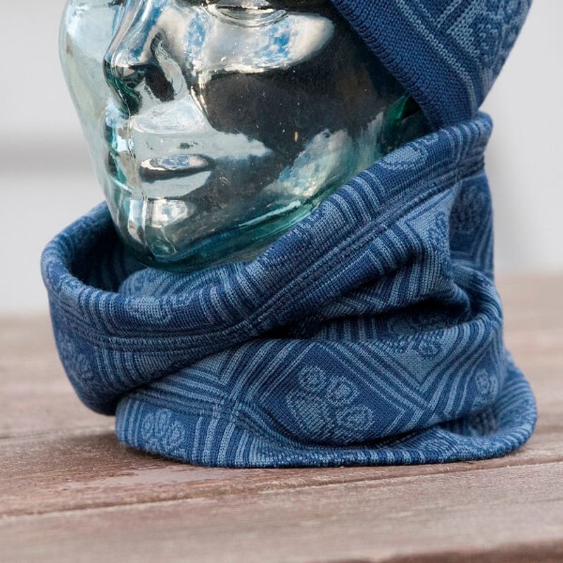 Dakota wool neck warmer - paw pattern