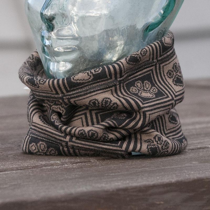 Dakota wool neck warmer - paw pattern